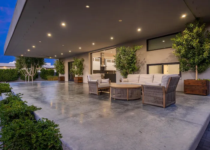 Pickleballvolleyballgolf2 Homesheated Pool Glendale
