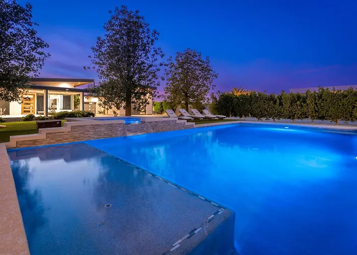 Pickleballvolleyballgolf2 Homesheated Pool Glendale