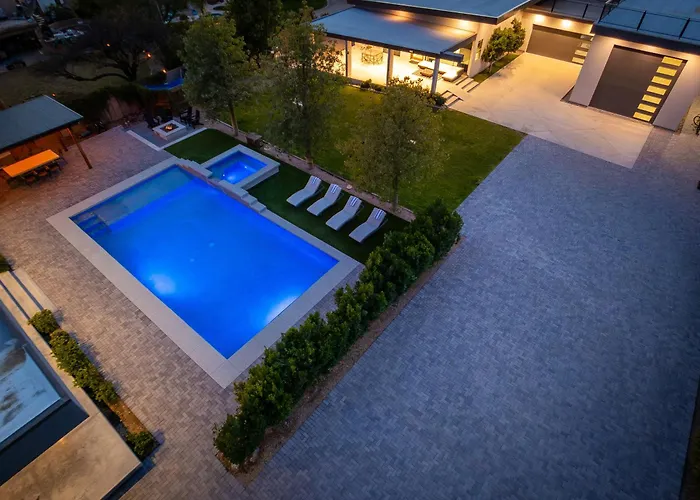 Pickleballvolleyballgolf2 Homesheated Pool Glendale